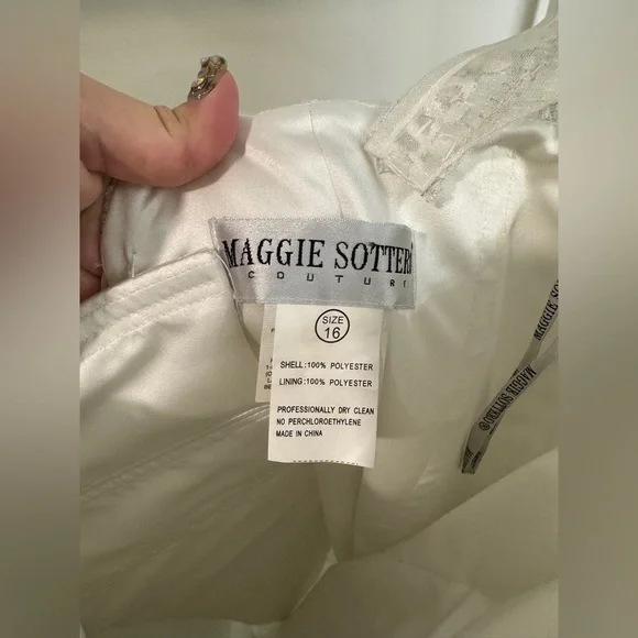 NWT Maggie Sottero Haute Couture bridal gown, Size 16, beaded lace wedding dress - Picture 6 of 15
